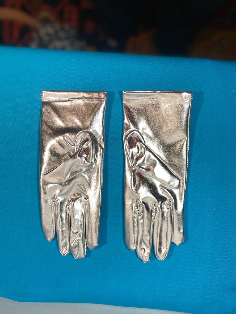 Women’s Metallic Silver Fashion Gloves - Sleek Evening Style